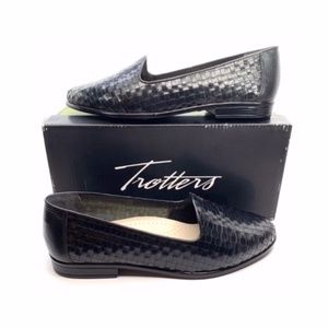 NWT TROTTERS LIZ BLACK LEATHER LOAFERS SHOES